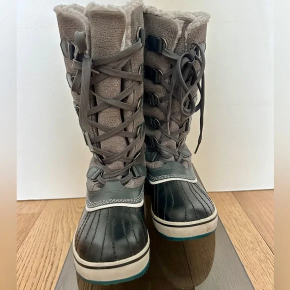 Sorel Tivoli size 7.5 Gray and Black Winter Boots - Picture 2 of 10